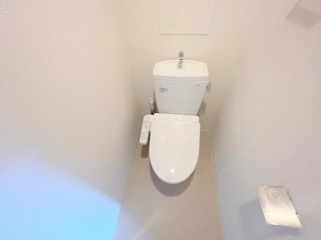 トイレ　綺麗なトイレにはウォシュレット標準装備です。