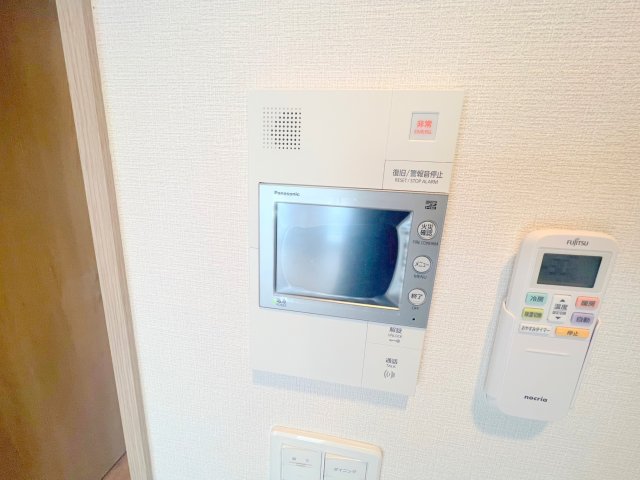 セキュリティ　TVモニターホンで来客が誰か確認してから開けて下さいね
