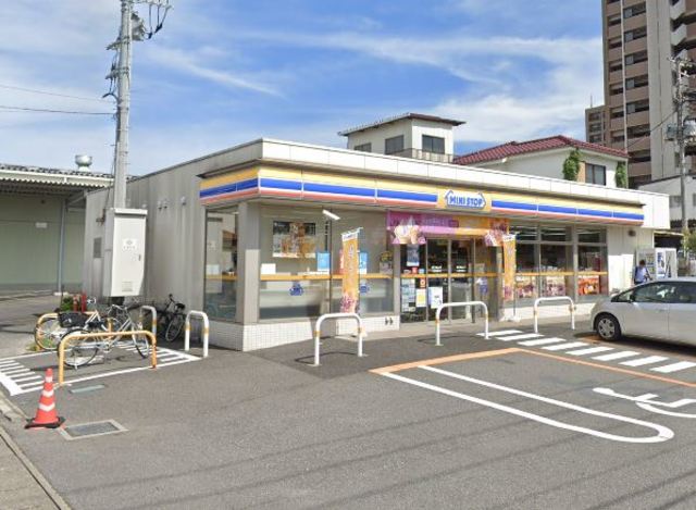 コンビニ　ミニストップ八潮伊勢野店（コンビニ）まで557m