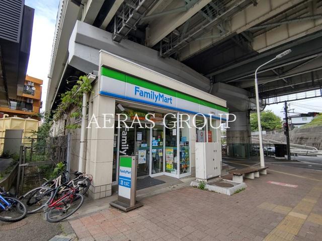 コンビニ　ファミリーマート 江田駅前店（コンビニ）まで193m
