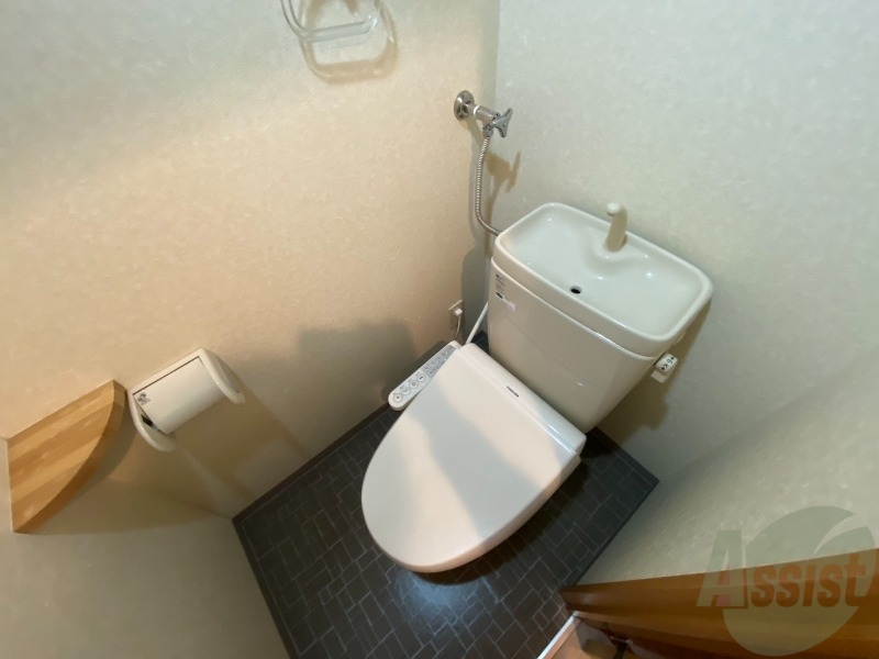 トイレ　ウォシュレット機能がついたトイレ。安心して使用できますね。