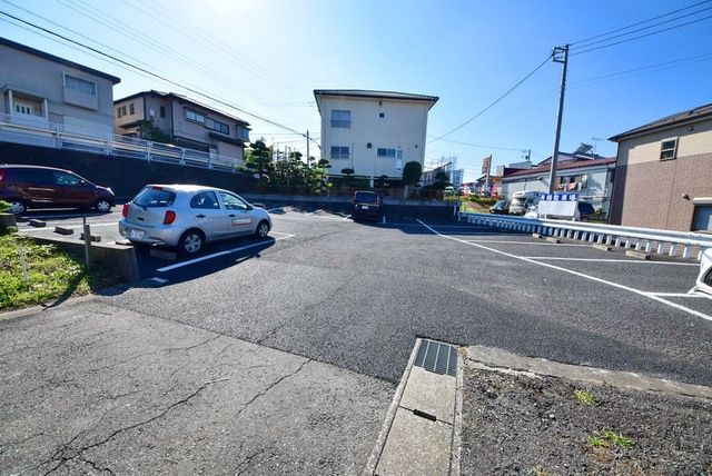 駐車場　駐車場は広いのでご安心ください