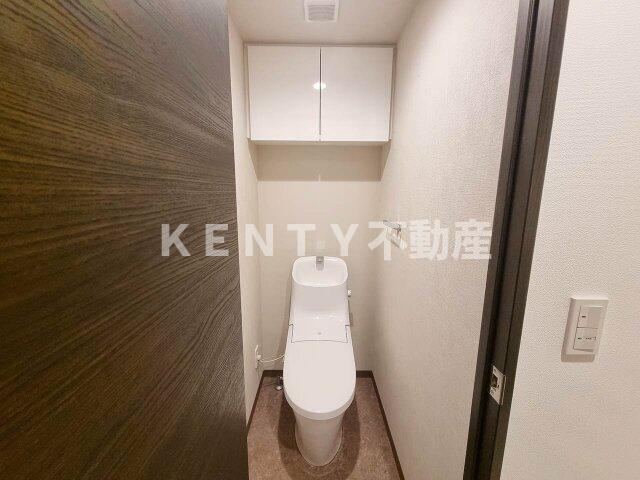 トイレ　落ち着いた色調のトイレです