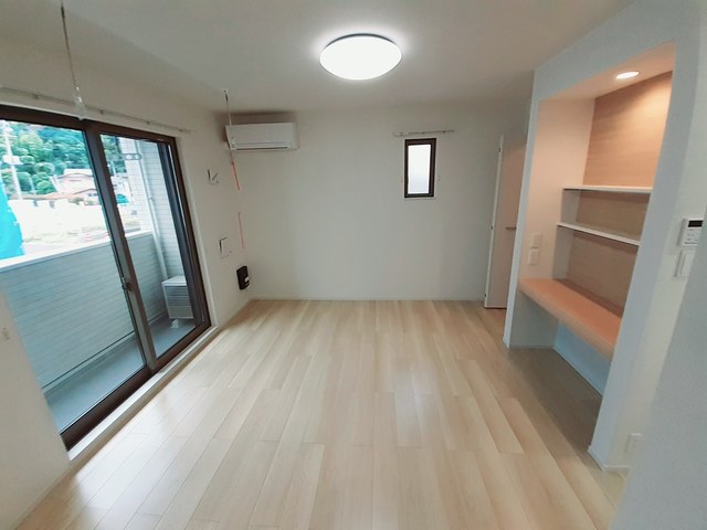 居室・リビング　※他号室写真です