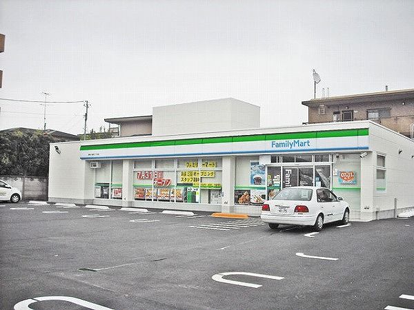 コンビニ　ファミリーマート調布小島町三丁目店（コンビニ）まで528m