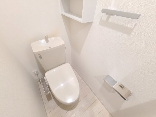 トイレ　★トイレ画像・温水洗浄便座付き★