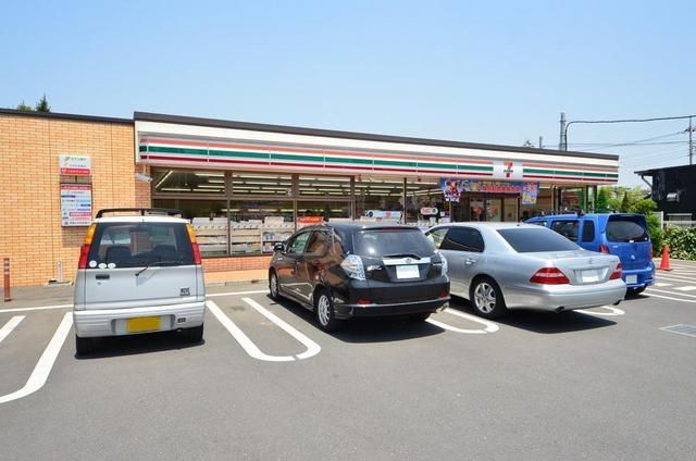 コンビニ　セブンイレブン（コンビニ）まで303m
