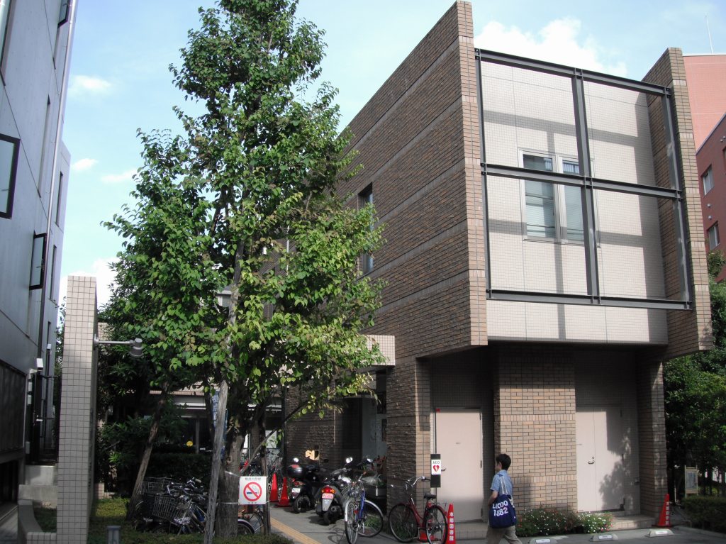 図書館　文京区立本郷図書館（図書館）まで274m