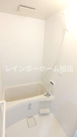 バス・シャワールーム　落ち着いた空間のお風呂です