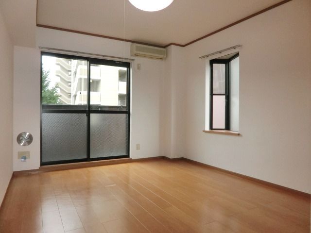居室・リビング　採光の良い明るいお部屋です