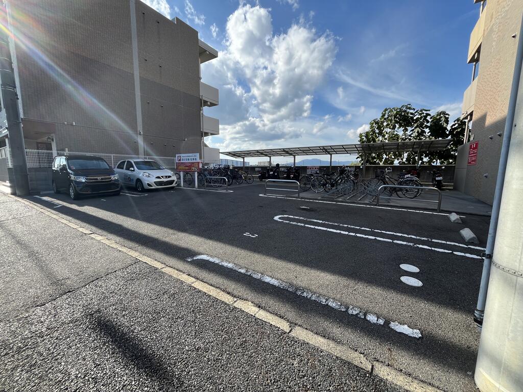 駐車場　駐車場・駐輪場です☆
