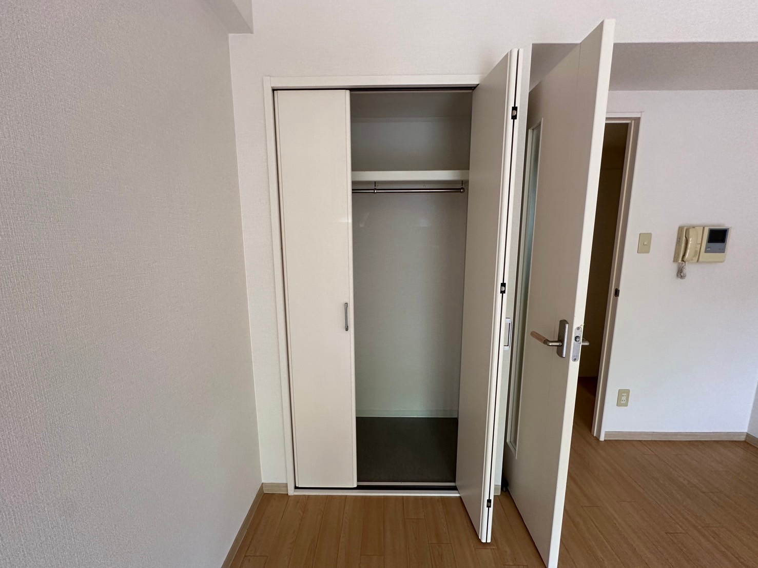 収納　クローゼット付きで収納も困りません！（同仕様写真）