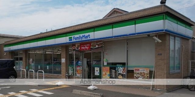コンビニ　ファミリーマート（コンビニ）まで133m
