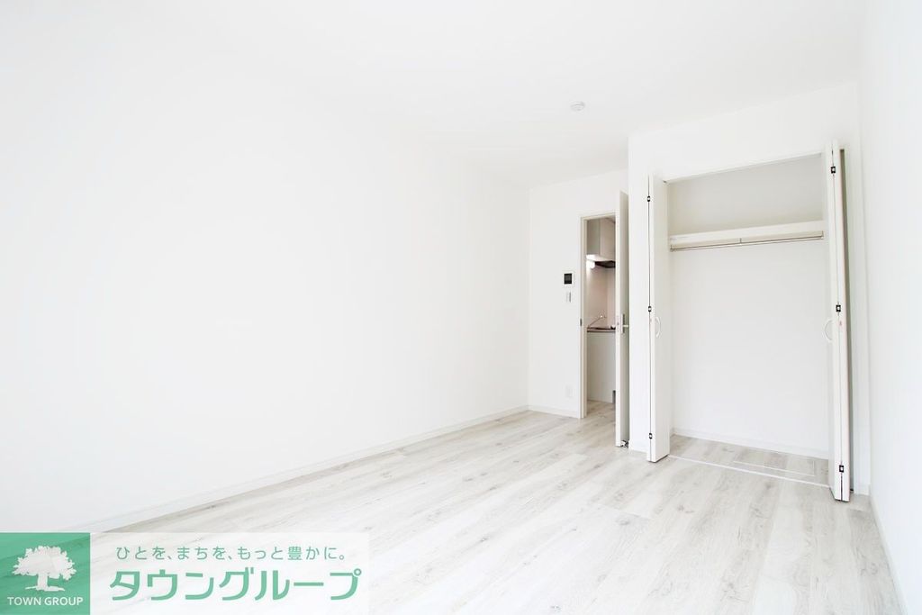 居室・リビング　７．１帖のフローリングで広々使えます。