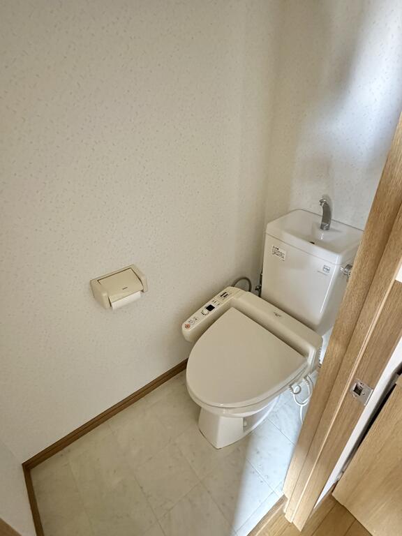 仙台市地下鉄東西線 六丁の目駅 徒歩6分 6階建 築25年のトイレ写真