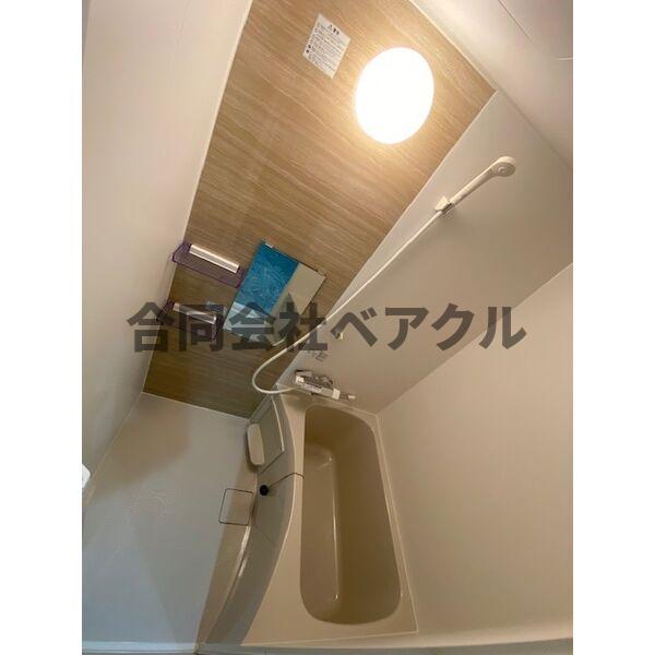 バス・シャワールーム　コンパクトで使いやすいお風呂です