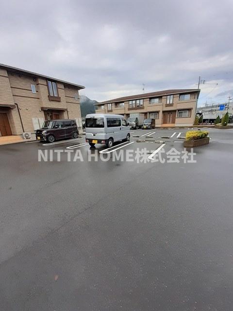 駐車場　敷地内駐車場がついています◇