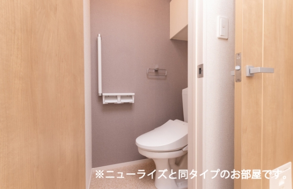 トイレ　※参考写真　同建築メーカー施工の同間取完成他物件のものです。