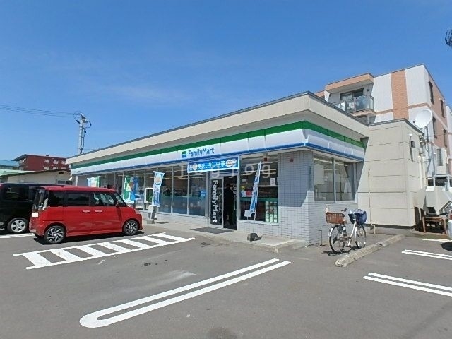 コンビニ　ファミリーマート千歳春日3丁目店（コンビニ）まで41m