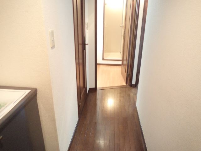 玄関　玄関側からの廊下♪