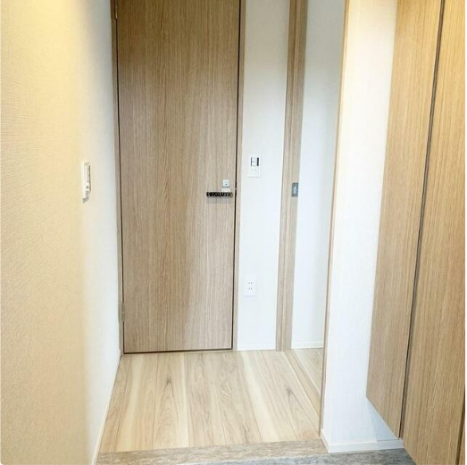 玄関　※別部屋の参考写真です。