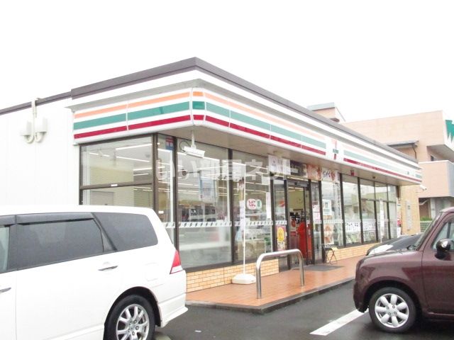 コンビニ　セブンイレブン小柳津店（コンビニ）まで834m