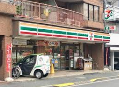 コンビニ　セブンイレブン東京高校前店（コンビニ）まで132m