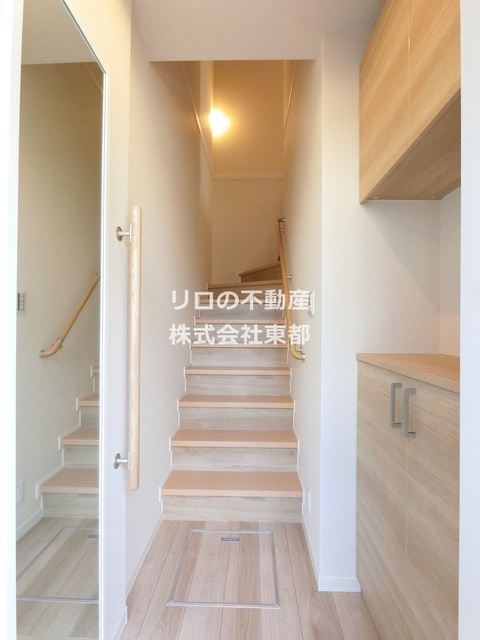 玄関　専用階段でお部屋へ♪