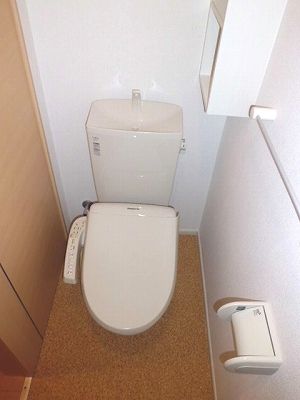 トイレ　温水シャワー付きトイレです
