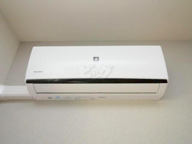 その他設備　夏もカラッと快適♪エアコン付きです！
