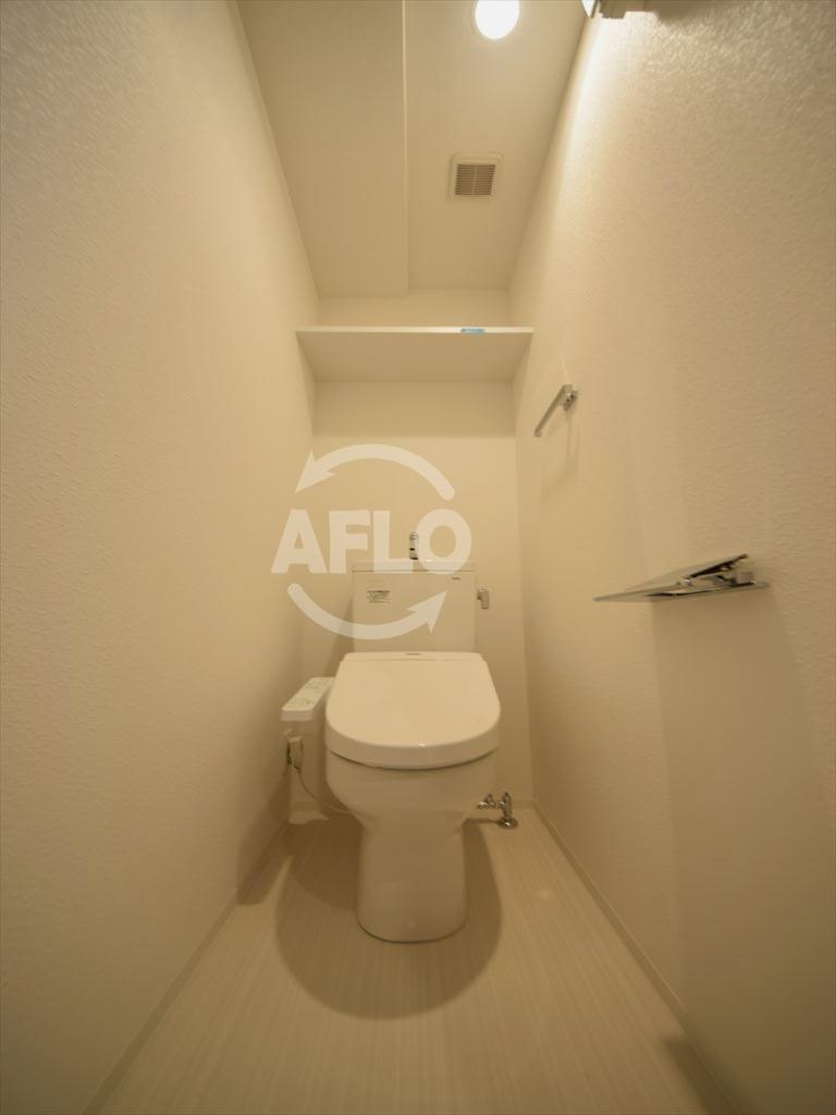 トイレ　レオンコンフォート本町東III　温水洗浄便座
