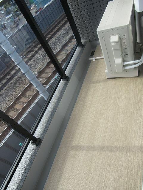 バルコニー　お天気のいい日は洗濯物も気持ちよく干せますね！