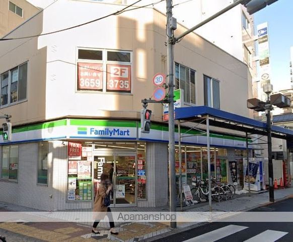コンビニ　ファミリーマート（コンビニ）まで757m