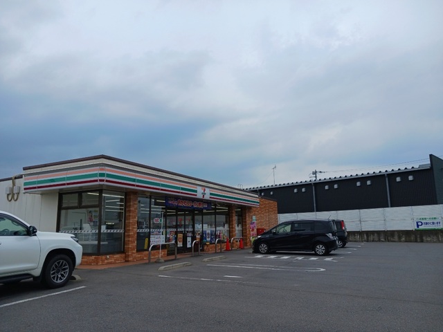 コンビニ　セブンイレブン吉岡バイパス店（コンビニ）まで550m