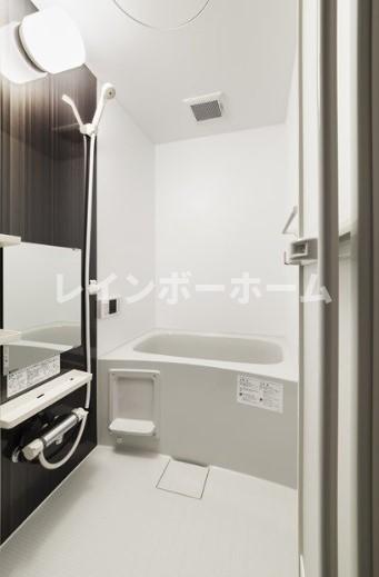バス・シャワールーム　コンパクトで使いやすいお風呂です