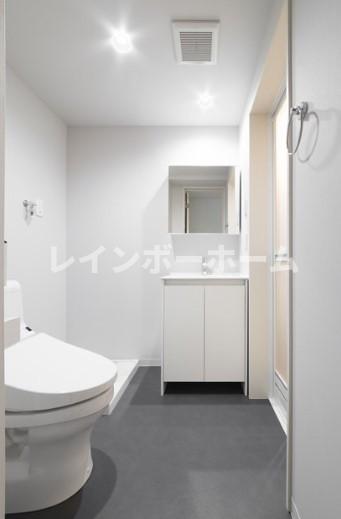 洗面設備　独立洗面化粧台が付いています