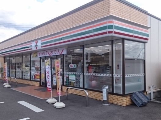 コンビニ　セブンイレブン東根若木店（コンビニ）まで620m