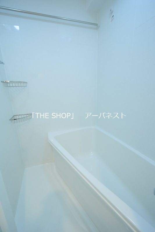 バス・シャワールーム　足が延ばせるバスタブ！