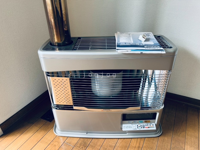 その他設備　冬はあったか灯油ストーブです。