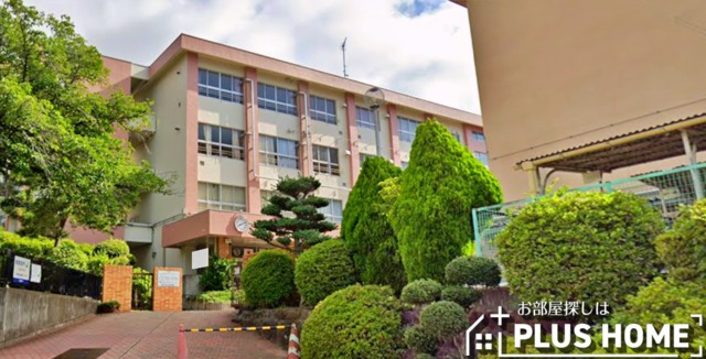 中学校　和歌山市立紀伊中学校（中学校）まで675m
