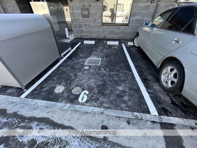 駐車場　駐車場