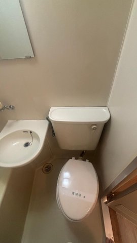 Rooms北新宿のトイレ写真