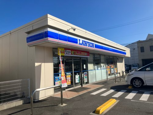 コンビニ　ローソン 港区入場一丁目店（コンビニ）まで496m