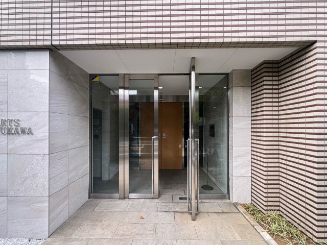 エントランス　落ち着いたエントランスです