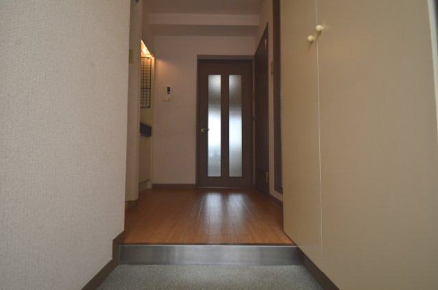 シャトラン弓木弐番館の玄関写真