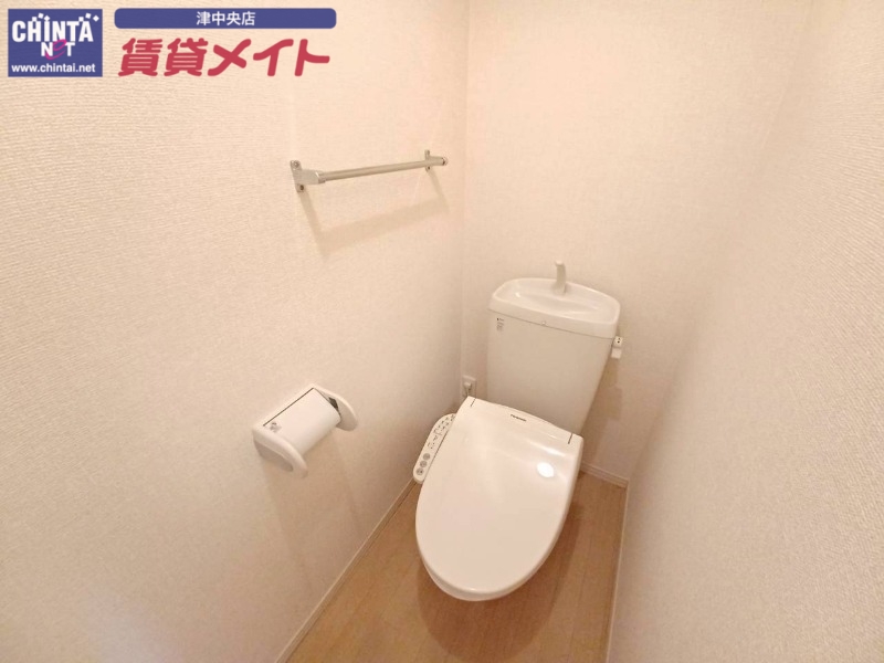 トイレ　同型参考写真