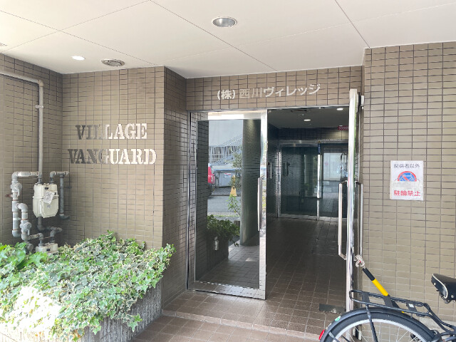 ヴィレッジヴァンガードの外観写真