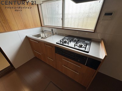 キッチン　ガスコンロ三口