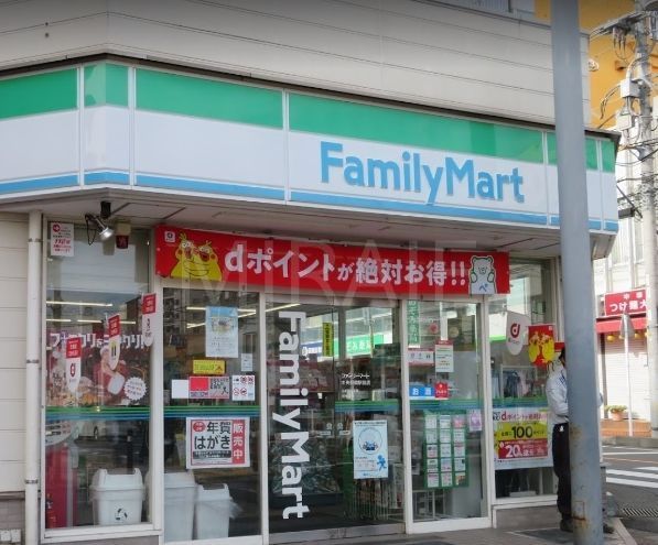 コンビニ　ファミリーマート中央林間駅前店（コンビニ）まで120m