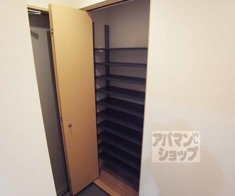 収納　容量十分なシューズボックスで玄関も散らかりませんね・